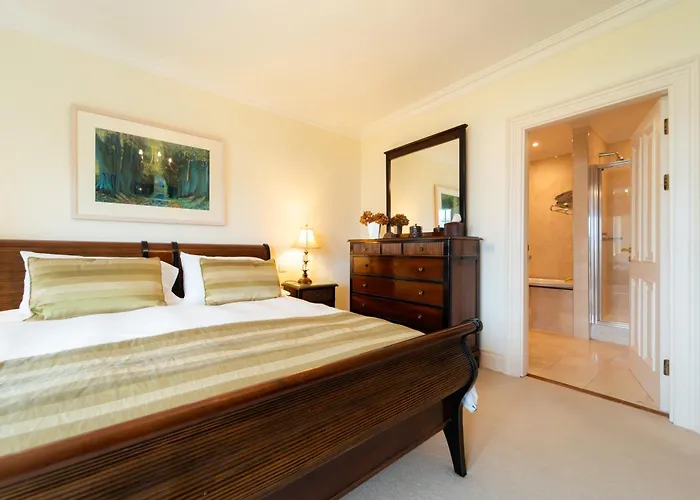 Апартаменты Waters Edge 2 *