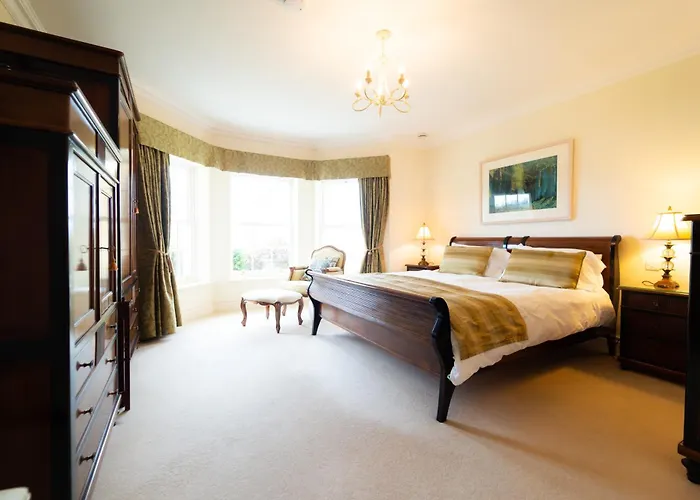 Апартаменты Waters Edge 2 *